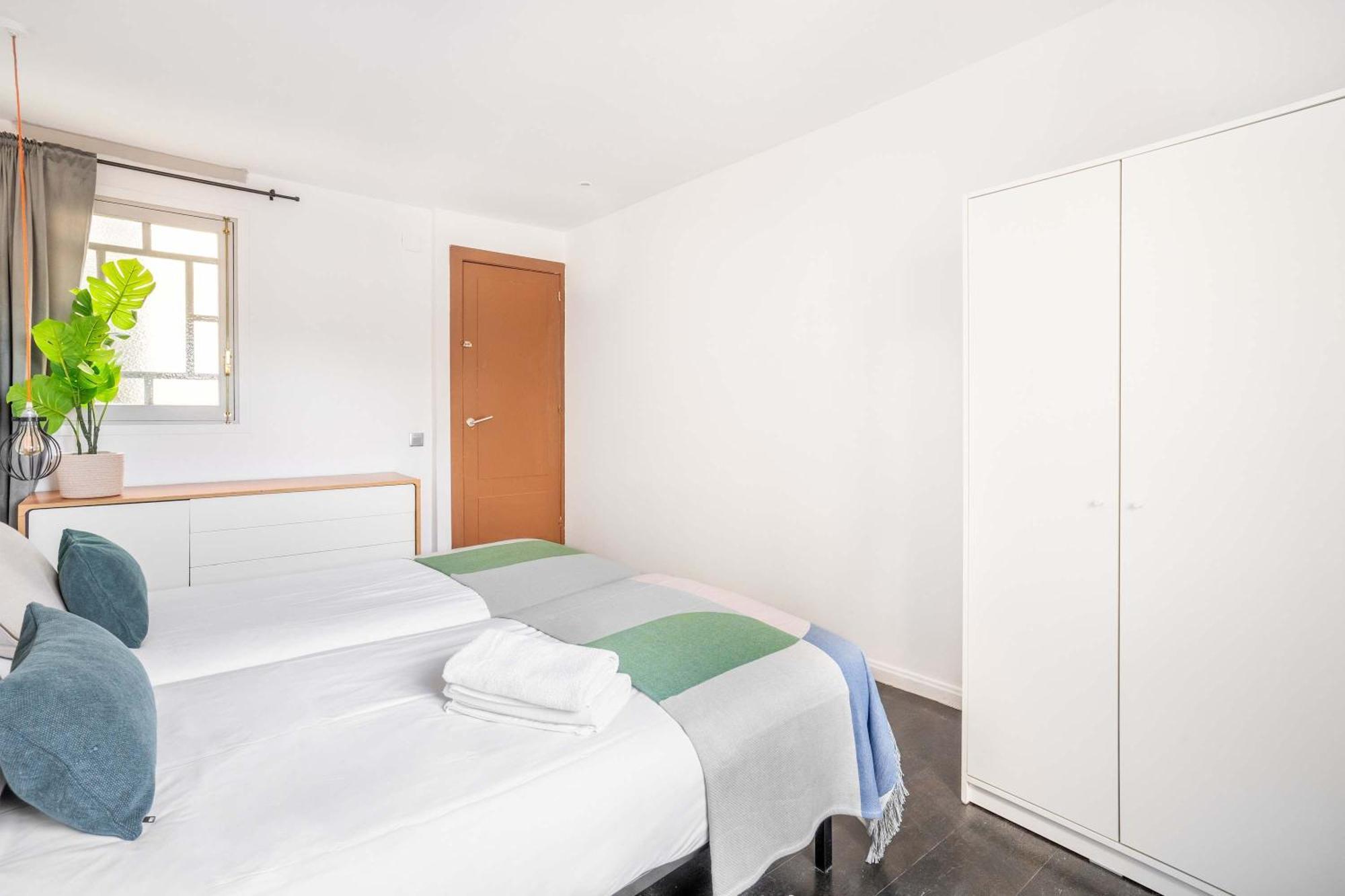 Amazing 3 Bedroom Penthouse In Plaza Espana *